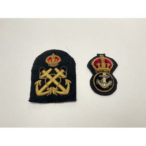 9526 - A Chief Petty officer's cap badge, possibly WWII era, together with sleeve badge to a Petty Officer,... 