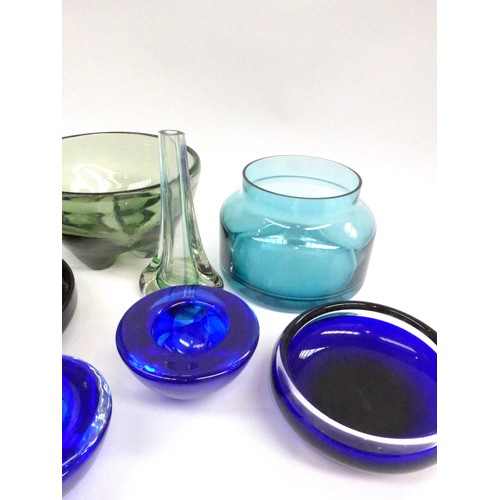 7283 - A collection of assorted glass including Whitefriars, Kosta Boda, Villeroy & Boch etc in Blue and Gr... 