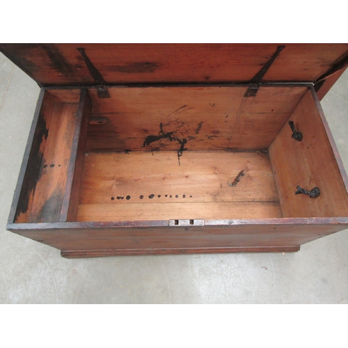 2031 - A Victorian pine storage box