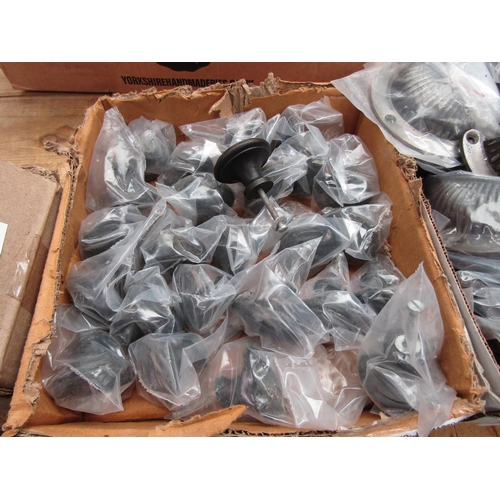 2068 - A box of hammered finish cabinet knobs approx. 25