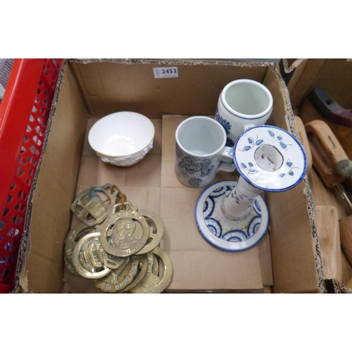 2453 - A selection of horse brasses and ceramics including a Heiniken Tankard