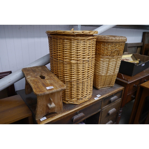 2498 - Two stools and two baskets