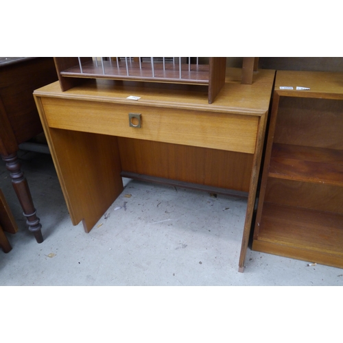 2505 - A G plan dressing table