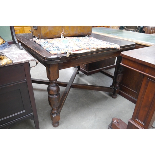 2522 - An oak cross stretcher draw-leaf table