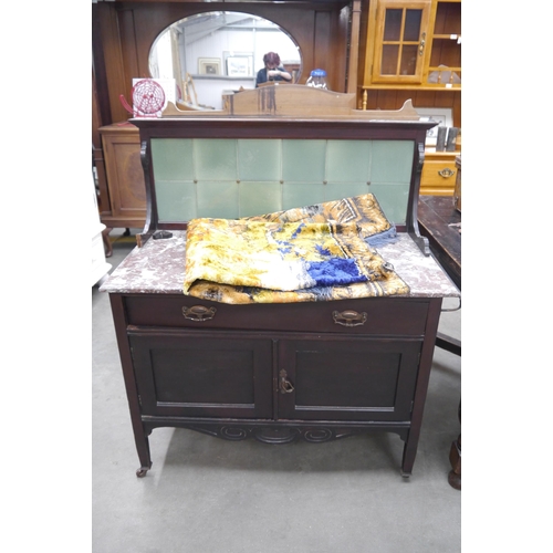 2525 - An Edwardian marble top washstand