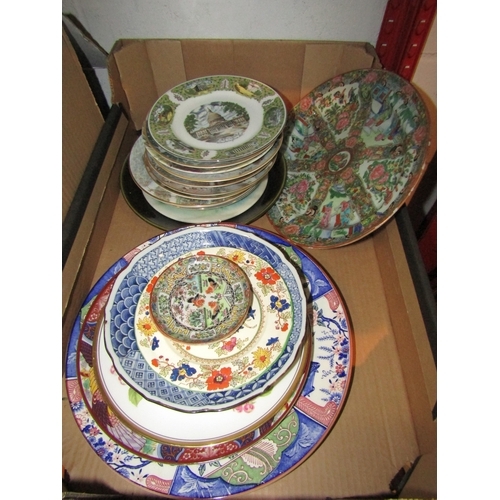 1220 - A box of plates including modern Chinese and Famille Verte oval serving plate. Please note- green gl... 