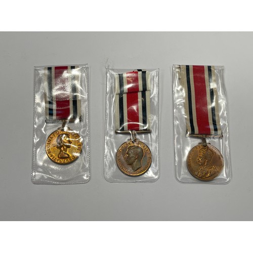 9466 - Three Special Constabulary Long Service medals consisting of George V to BERNARD G. PRESTON, George ... 