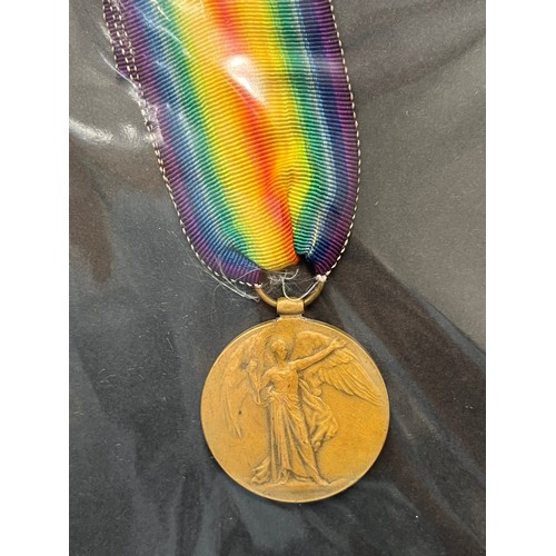 9447 - NORFOLK REGIMENT INTEREST: Four WWI Victory medals named to 25227 PTE. E.E. BAILEY NORF. R., 8493 PT... 