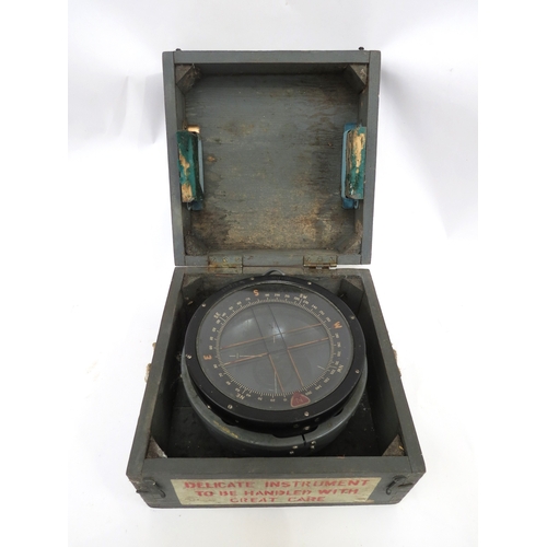 9276 - A WWII P10 aircraft compass with original case