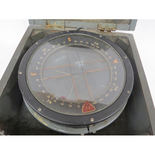 9276 - A WWII P10 aircraft compass with original case