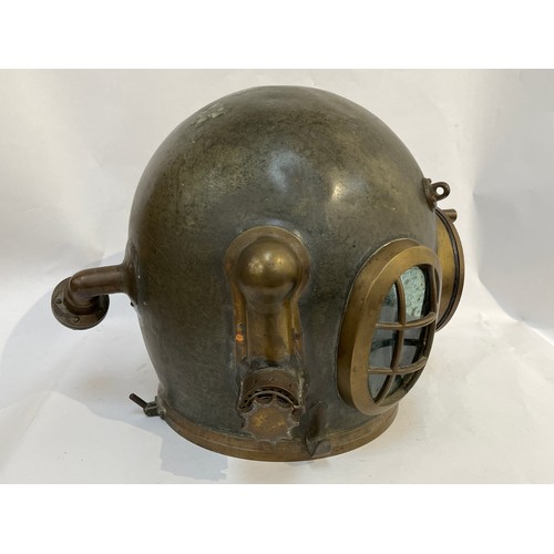 9557 - A 1950's Siebe Gorman diver's helmet, copper and brass, serial 17949, no brassard.  
Provenance: Ex ... 