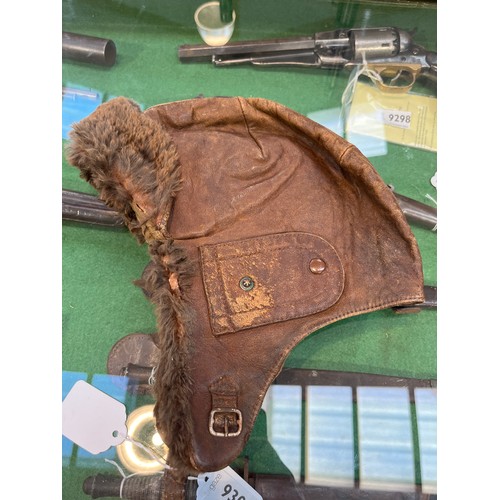 9206 - A WWII British Irvin leather and sheepskin flying jacket, size 6, circa 1940, together with associat... 