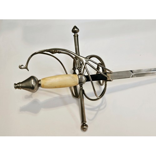 9355 - A reproduction reenactor's / display rapier with scabbard