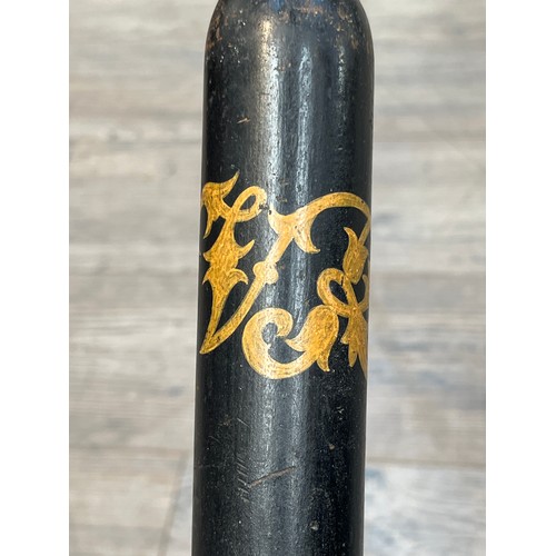 9365 - A Victorian policeman's truncheon with VR painted cypher, ribbed grip