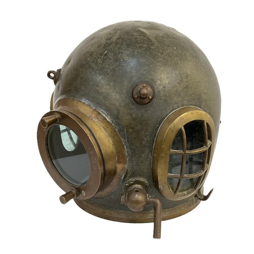 9557 - A 1950's Siebe Gorman diver's helmet, copper and brass, serial 17949, no brassard.  
Provenance: Ex ... 