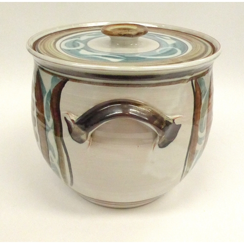 7110 - A large Alan Caiger-Smith Aldermaston lidded casserole/soup pot, painted design. Monogram to base. 2... 