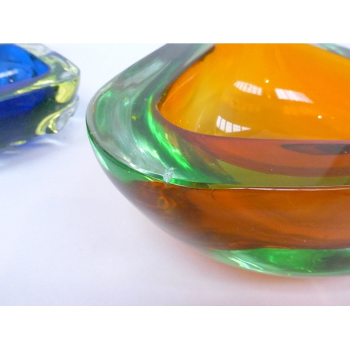 7260 - Three Art glass dishes in various colours, largest 14.5cm diameter