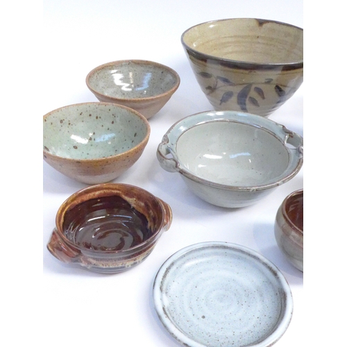 7074 - A collection of Studio pottery bowls, jug and dishes, etc including Margaret Leach, Michael Leach, Y... 