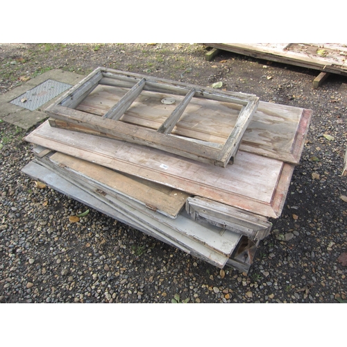 3427 - A pallet of mixed panels, cupboard doors etc