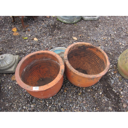 3452 - A pair of terracotta pots and a ceramic pot tray