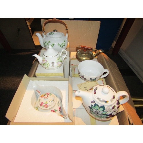 1036 - A collection of teapots, mainly Worcester, The Victoria & Albert Museum Teapot Collection, approxima... 