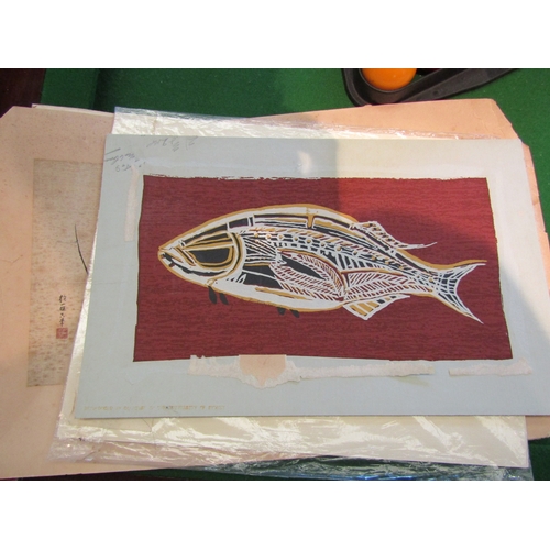 1096 - A 20th Century Aboriginal painting of a fish, a Mundin hand-tinted print 