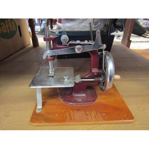 1137 - A small vintage hand crank sewing machine, cased