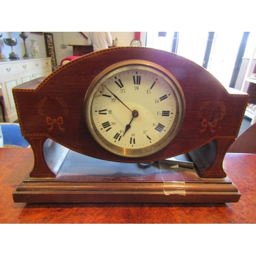 1140 - An Edwardian style mantel clock with Roman numeral dial (a/f) and key