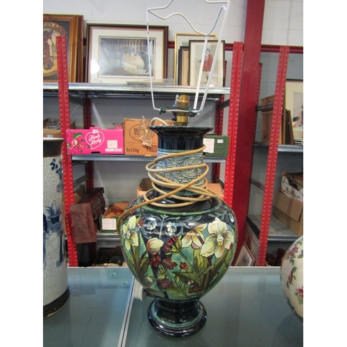 1218 - A large ceramic table lamp base decorated with flowers (weighted with sand)