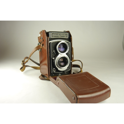 6064 - A Rolleicord VA model 2 6x6 120 medium format TLR camera w/ Xenar 75mm f3.5 lens