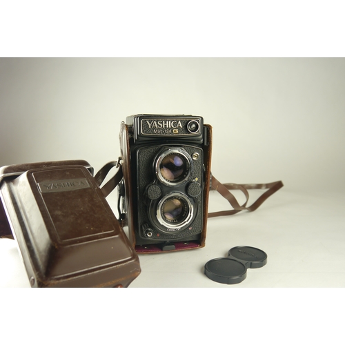 6065 - A Yahsica Mat-124G medium format camera