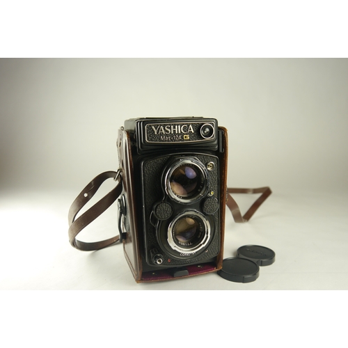 6065 - A Yahsica Mat-124G medium format camera