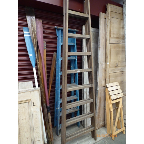 2077 - Two sets of wooden steps one painted blue