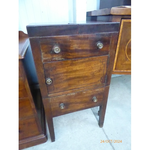 2116 - A Georgian mahogany washstand with bottom tier drawer on legs a/f