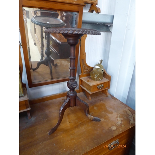 2132 - A mahogany wine table and embroidered fire screen