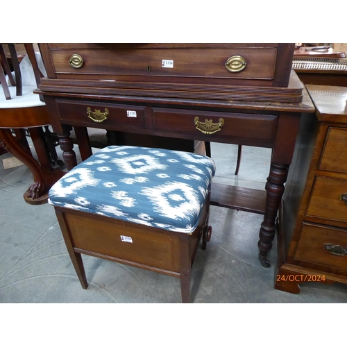 2155 - A Victorian leather top side table