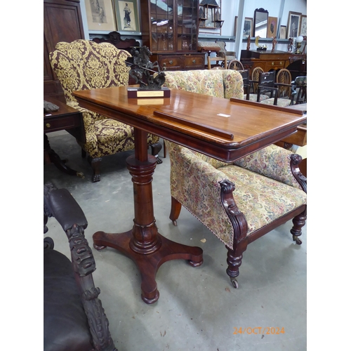 2176 - A William IV mahogany adjustable side/reading table