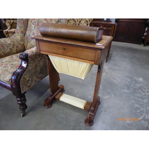 2179 - A William IV mahogany sewing table with drawer over basket