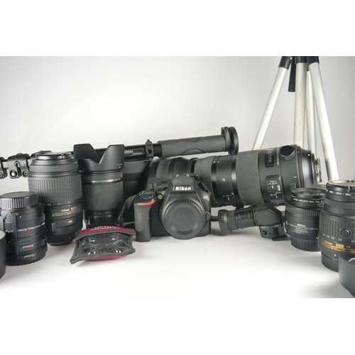 6001 - A Nikon D3500 DSLR camera comes with multiple lenses, a Sigma 150-600mm F/5-6.3 DG HSM & LH1164-01 l... 