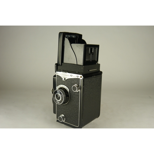 6051 - A cased Yashica-Mat TLR Medium Format Film Camera SR MT4060027 w/80mm lens & accessories