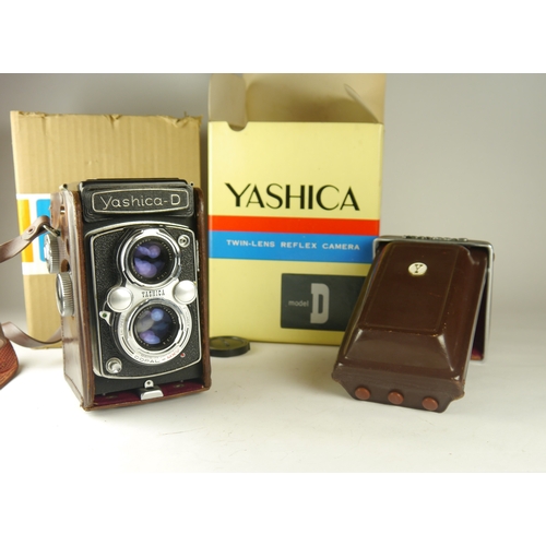 6066 - A cased and in original box Yashica D 120 film Medium Format Camera SR D4111625 w/80mm F/3.5 Twin Le... 