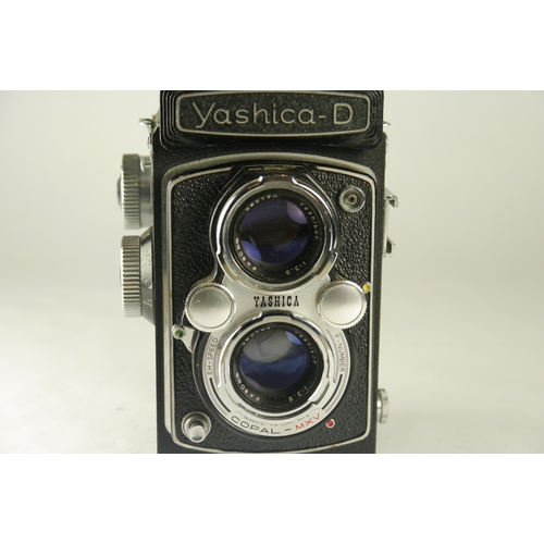 6066 - A cased and in original box Yashica D 120 film Medium Format Camera SR D4111625 w/80mm F/3.5 Twin Le... 