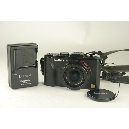 6077 - A Panasonic Lumix DMC-LX5 10MP Compact Digital Camera w/ Panasonic DE-A82 battery charger