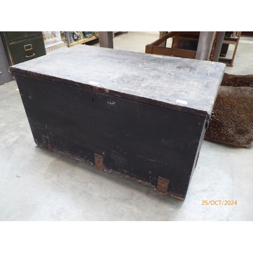 2046 - A black stained carpenters chest