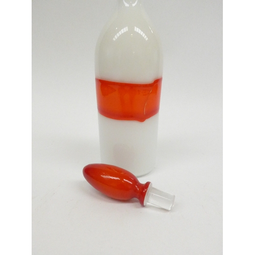 7319 - A Fulvio Bianconi rare Italian art glass bottle and stopper in white and red 'FASCE' design, for Ven... 