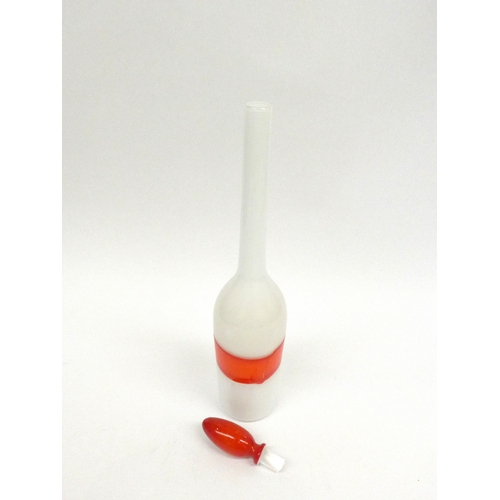 7319 - A Fulvio Bianconi rare Italian art glass bottle and stopper in white and red 'FASCE' design, for Ven... 