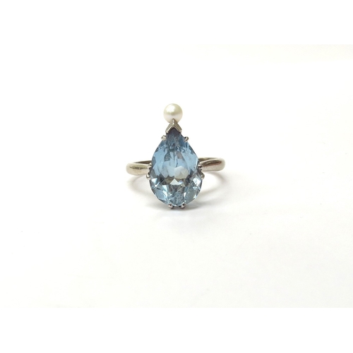 9082 - A white gold ring set with a pear cut aquamarine with single pearl to point, stamped 18ct. Size L, 4... 