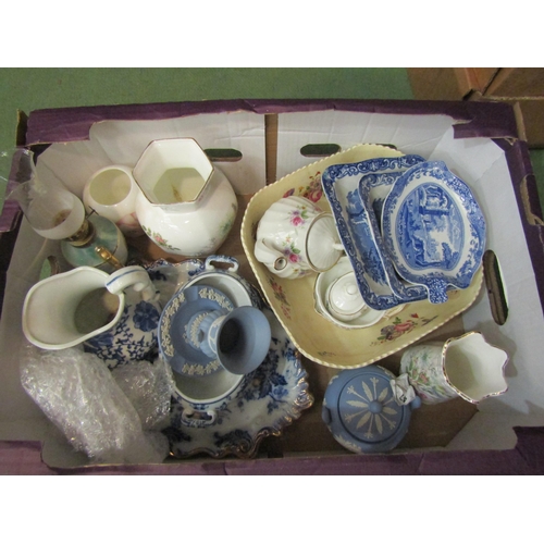 4158 - A box of mixed ceramics including Wedgewood, Spode etc