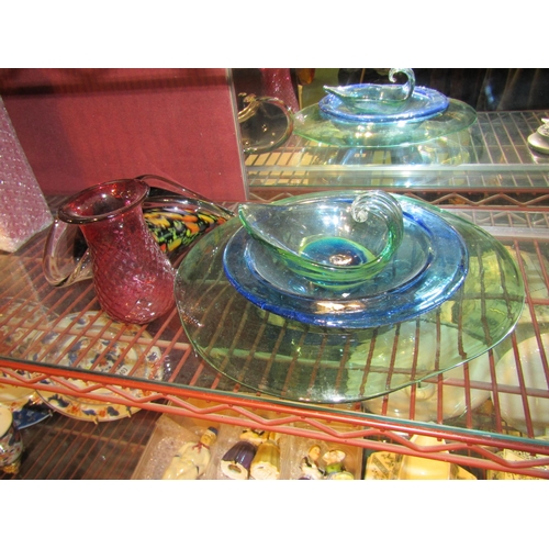 4428 - Four Art glass bowls of varying colours, and another (5)