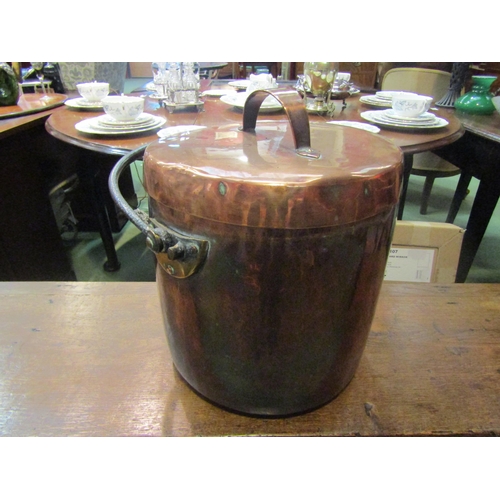 4170 - A large copper cooking pot with lid, 30cm diameter and 31cm tall without handle